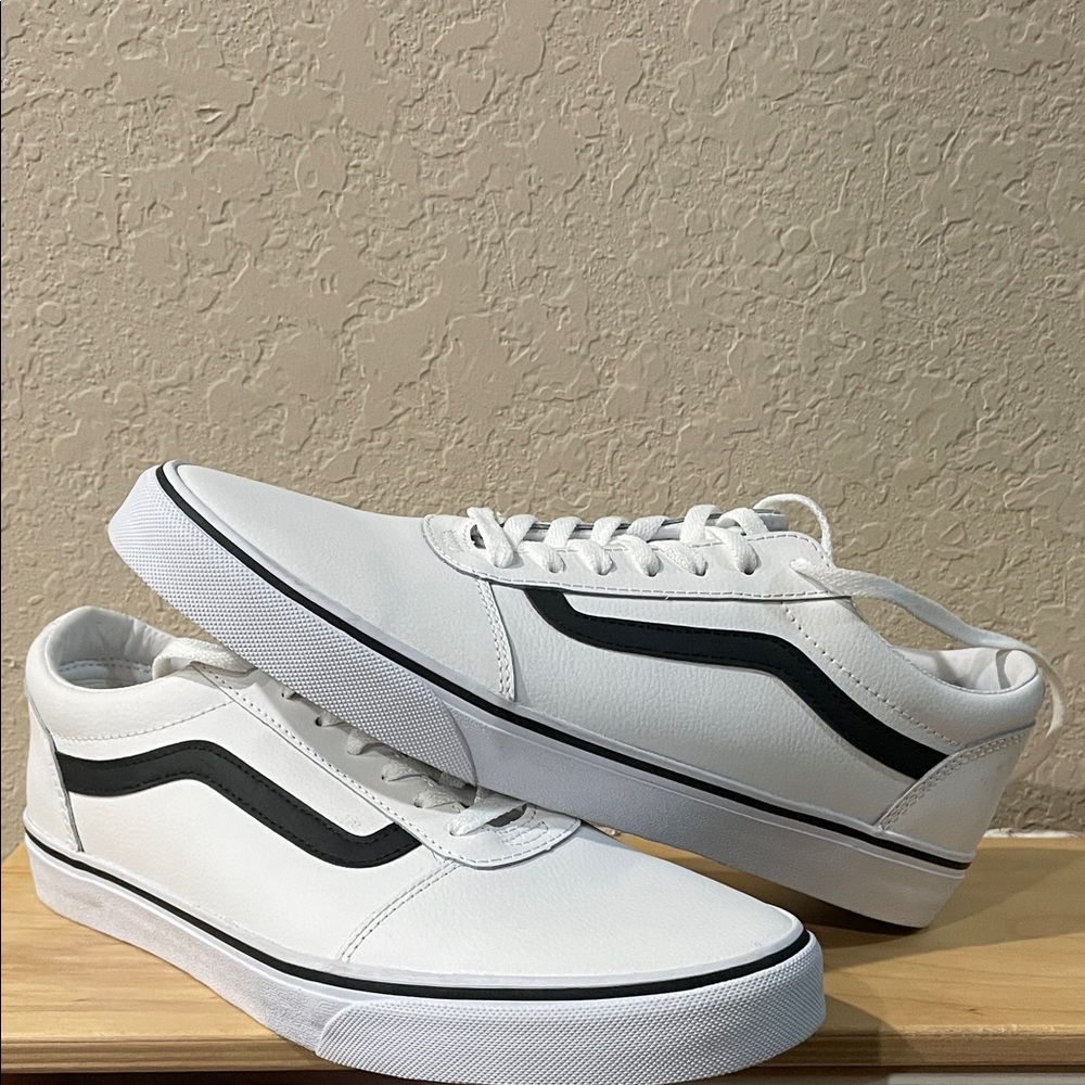 Vans Men's Classic White and Black Sneakers
